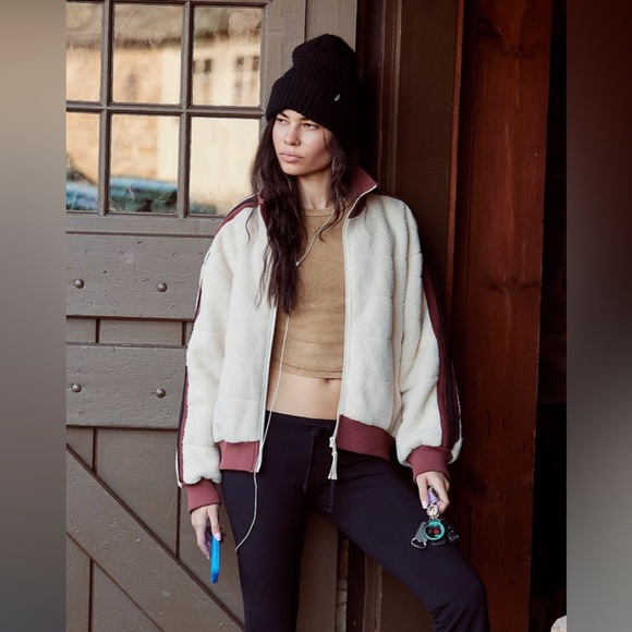 NEW Free People FP Movement Fleecy Sherpa Scrunchy Pippa Jacket Quilted NWOT - Picture 14 of 16